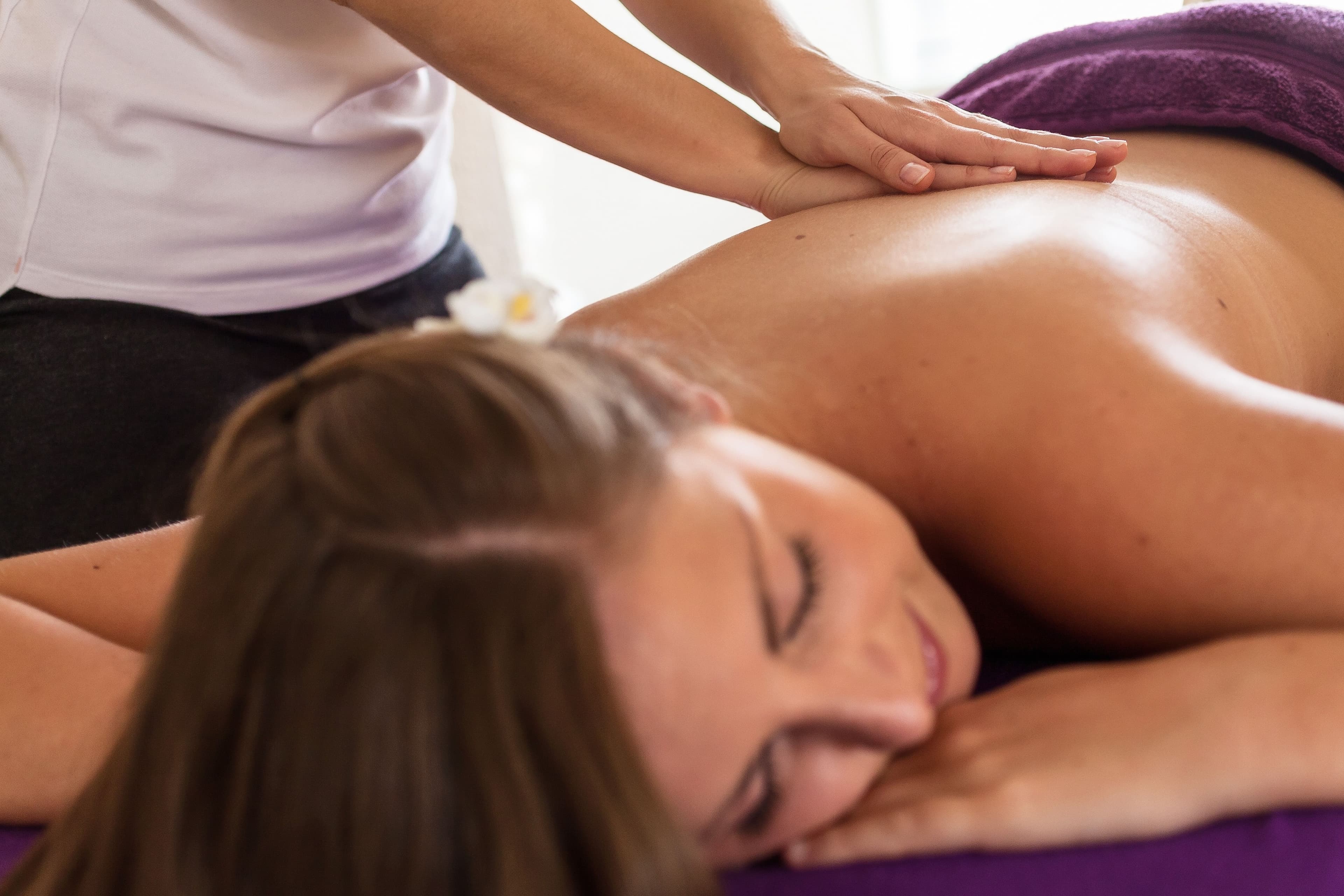 Header image for the article “Benefits of massage for the everyday person”